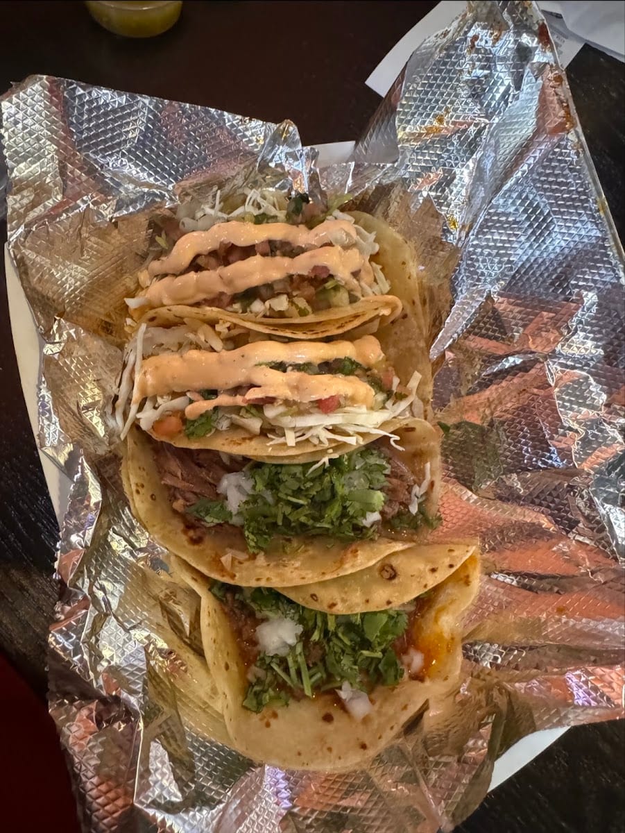 Momo's on 6th, photo 3