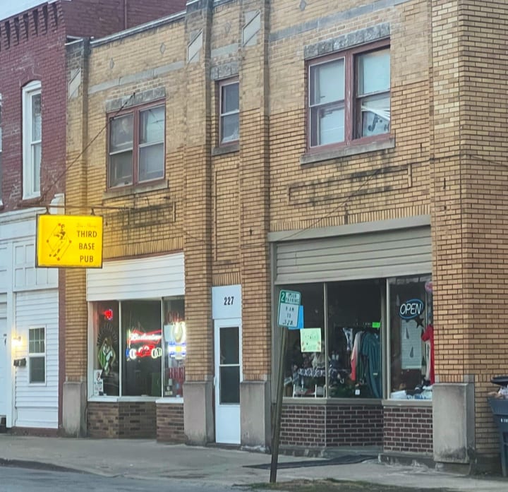 Don & Sherry's Third Base Pub, photo 2
