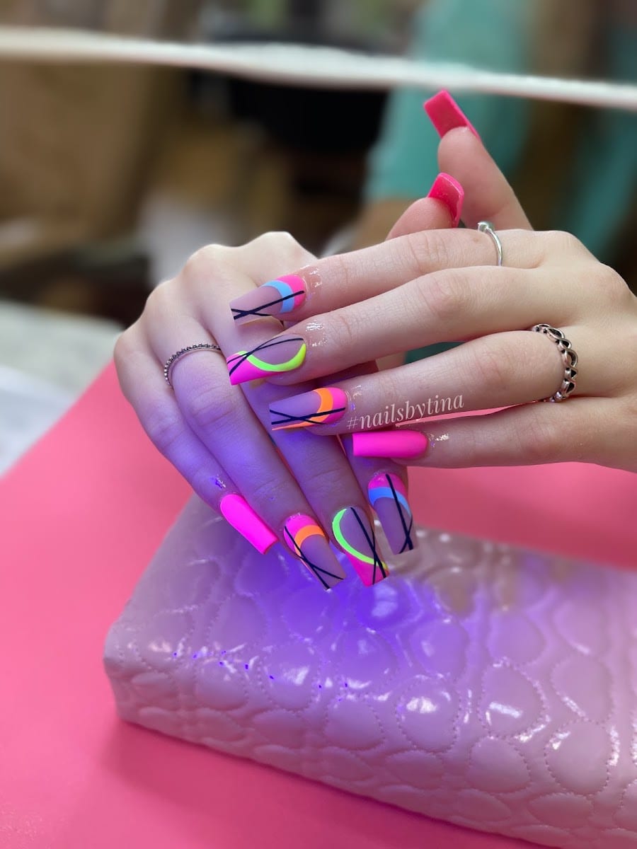 Queens Nails