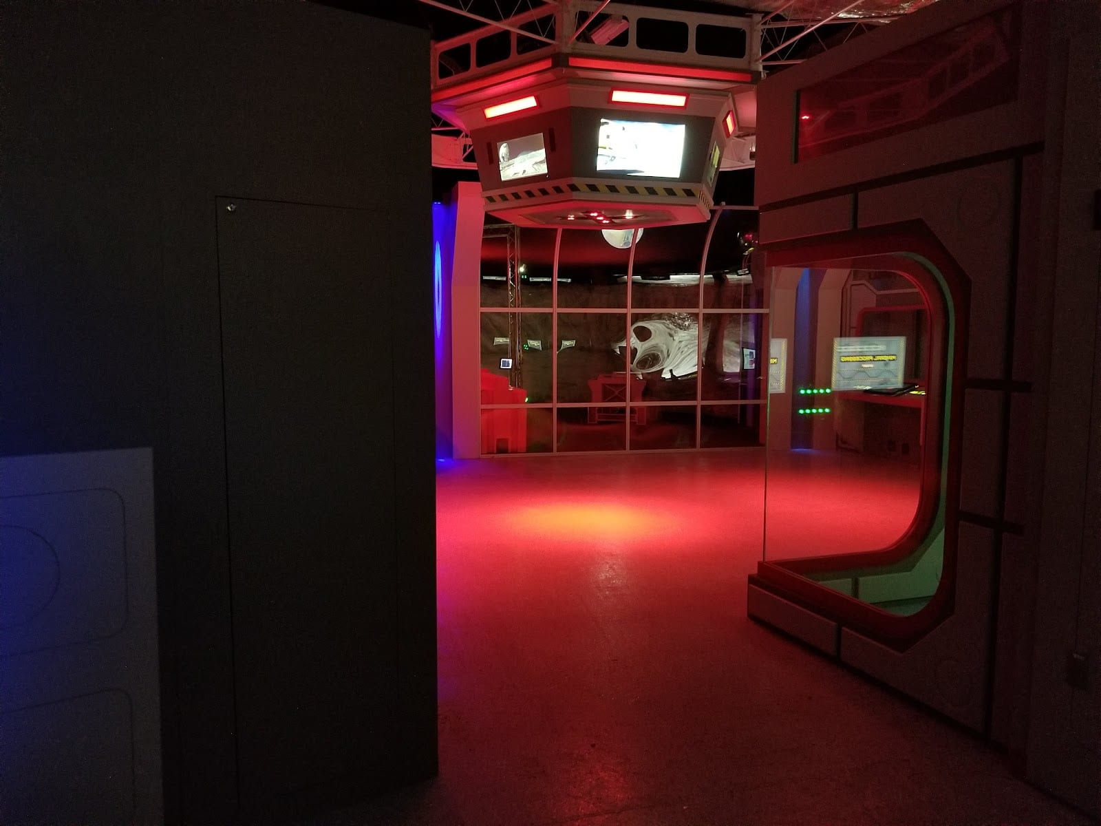 Mission Moonbase, photo 2