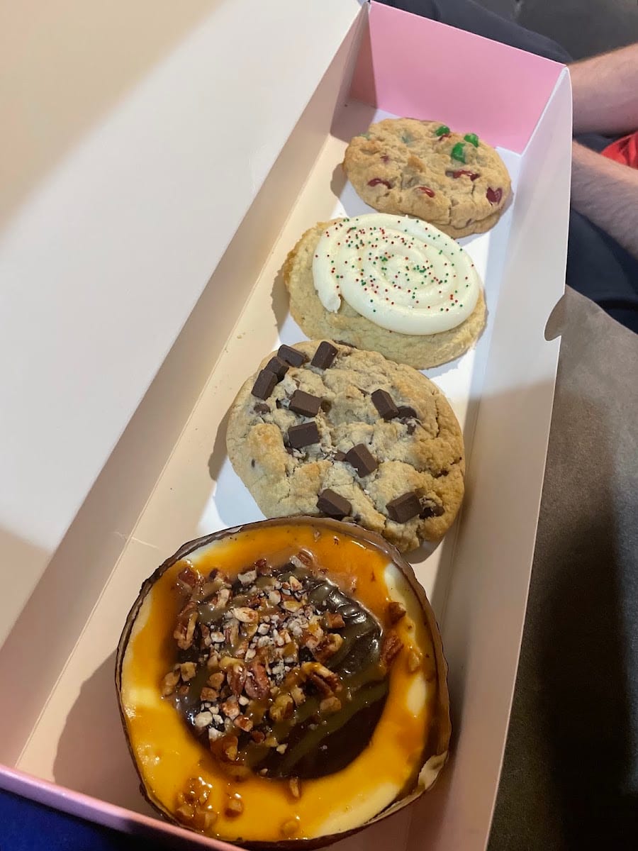 Crumbl Cookies, photo 3