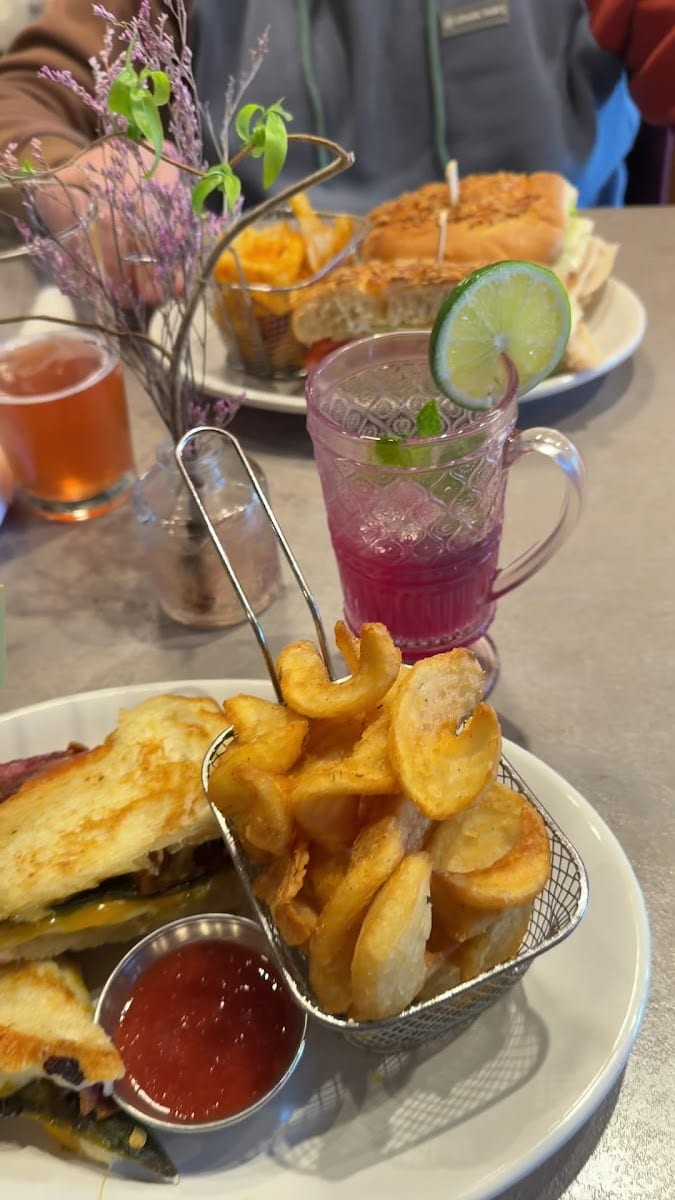 The Pub Spirits + Craft Kitchen, photo 3