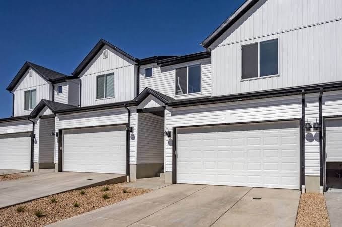 3BD/2BA Sleeps 8 stylish new build within 90 minutes of 3 National Parks!