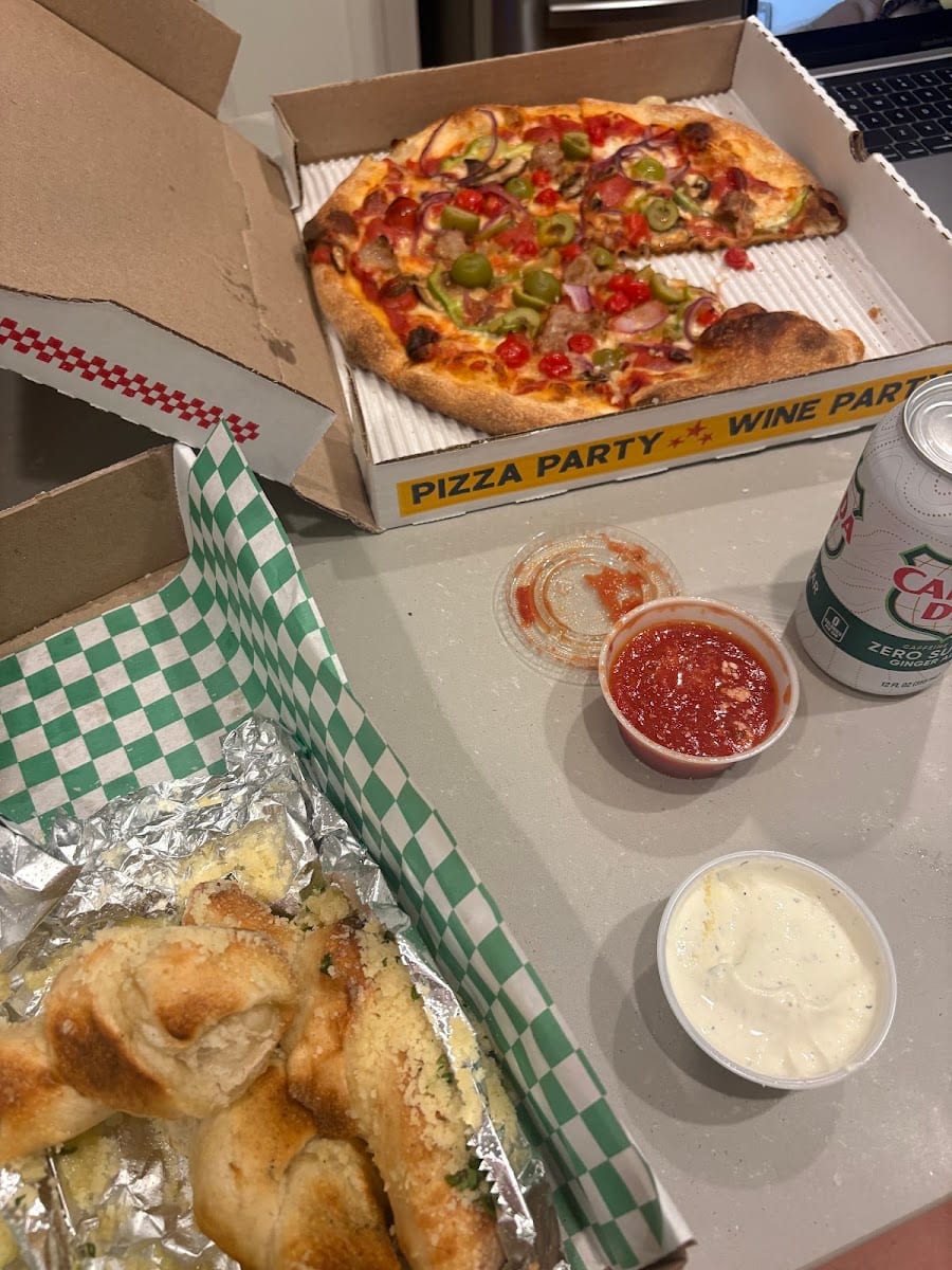 Shredders Pizza, photo 4