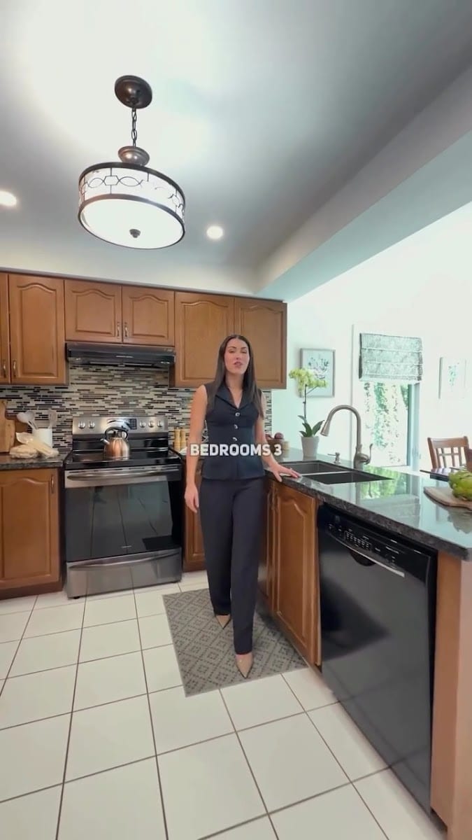 Carolina Banuelos, REALTOR, Toronto | GTA, photo 3