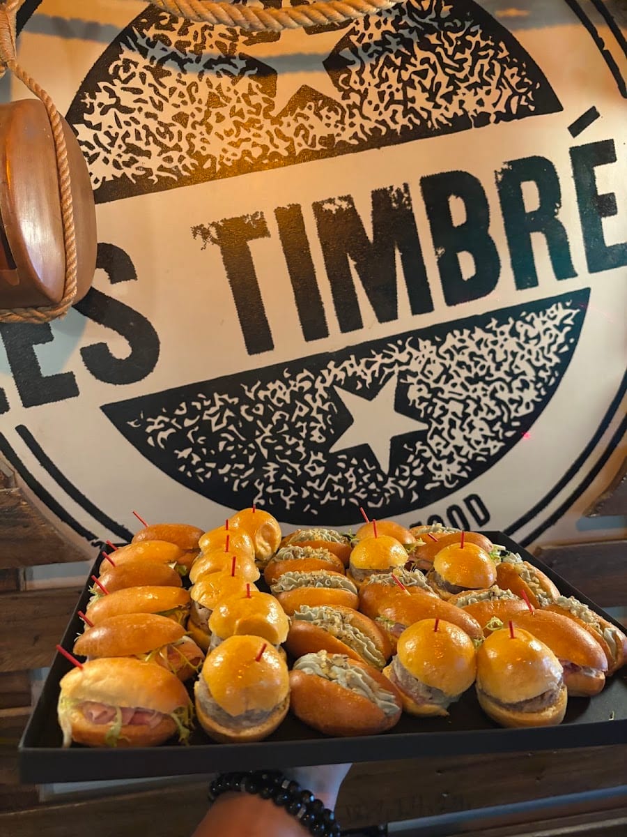 Les Timbrés Cocktails Bar - Restaurant