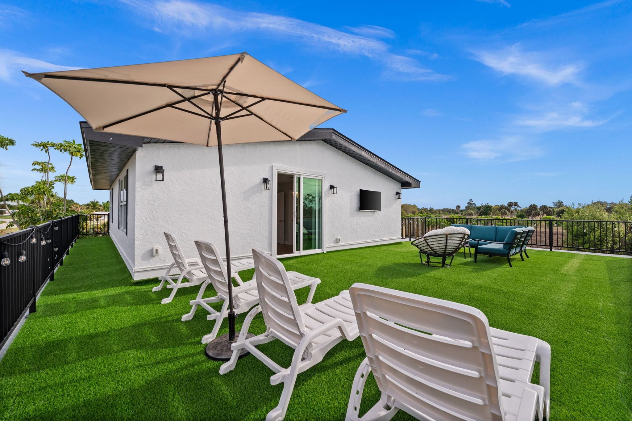 HotTub, Pool, Sauna, Roof Top Deck, Mini Golf, Bowling, Game room, Exercise room