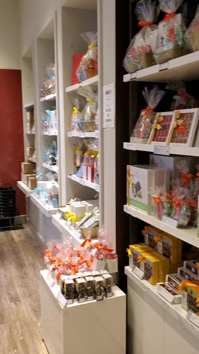Laura Secord (Fairview Mall), photo 3
