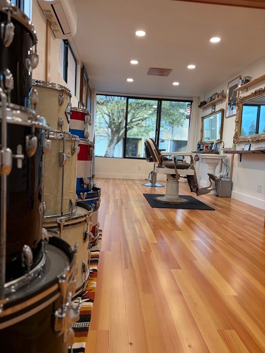 Woodshed Barber & Drum, photo 2