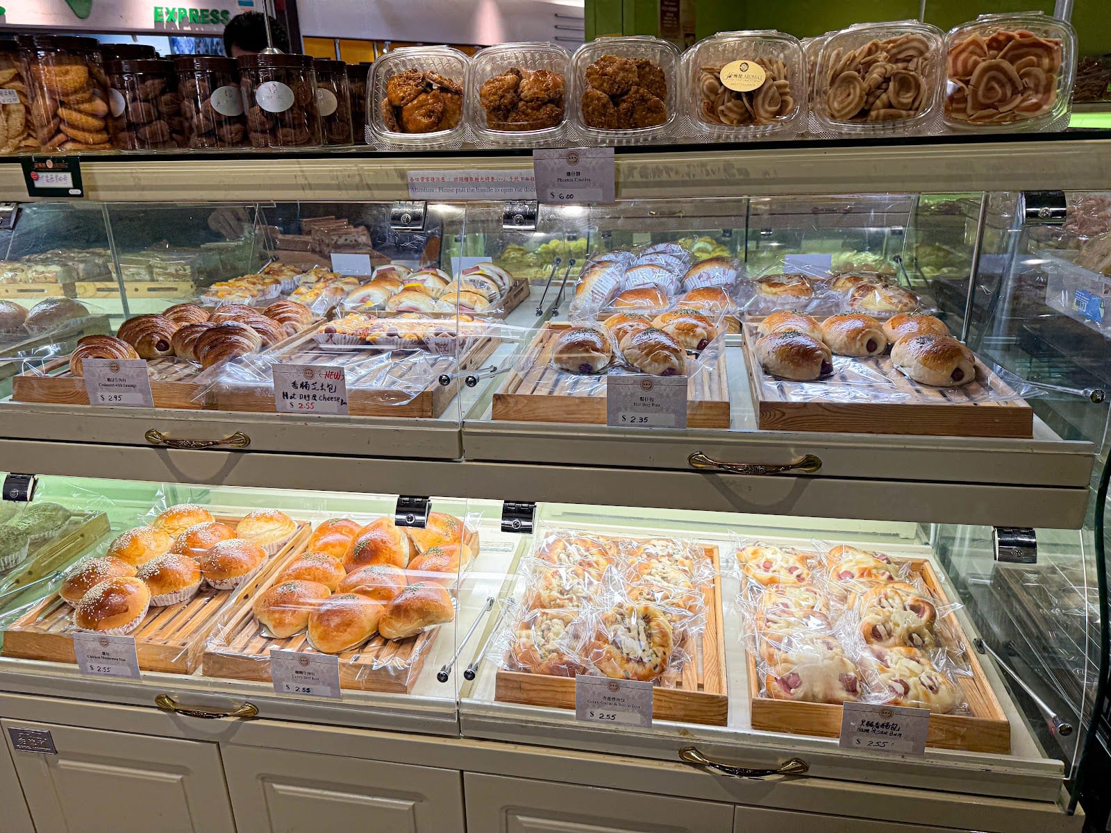 Aromaz Bakery 龍騰閣, photo 3