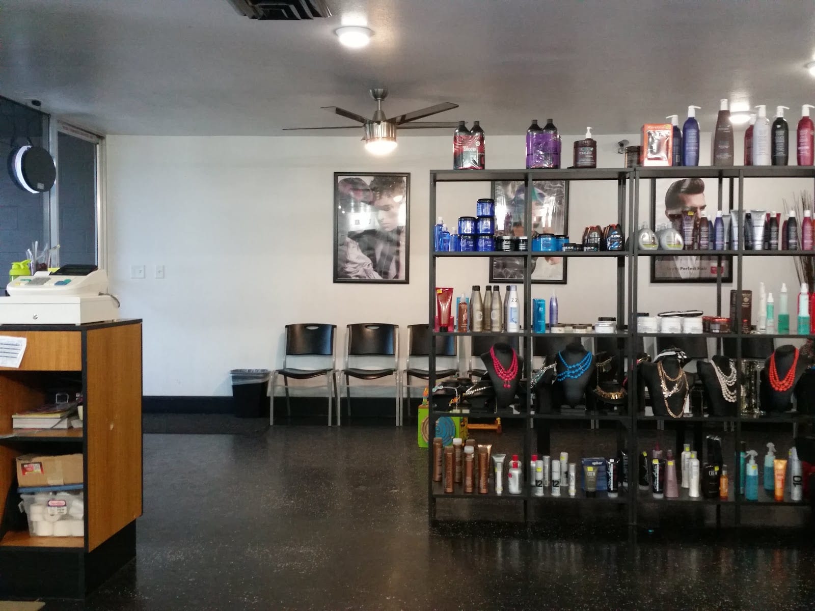 Roxy's Beauty Salon, photo 3