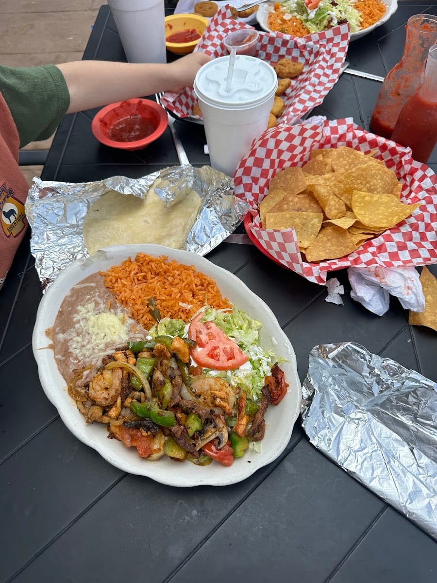 La Cantina Waterfront Bar & Grill