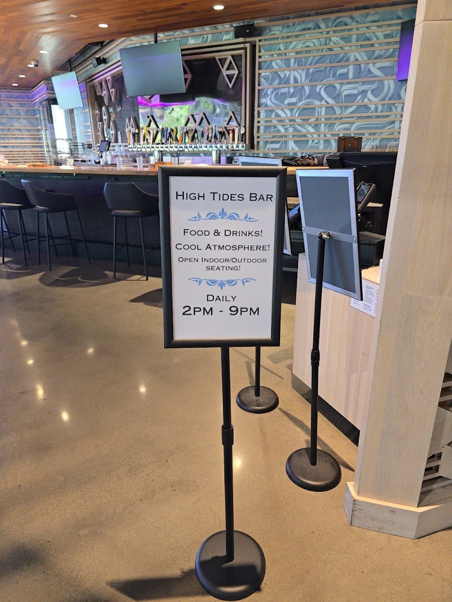 Two Tides Bar, photo 2