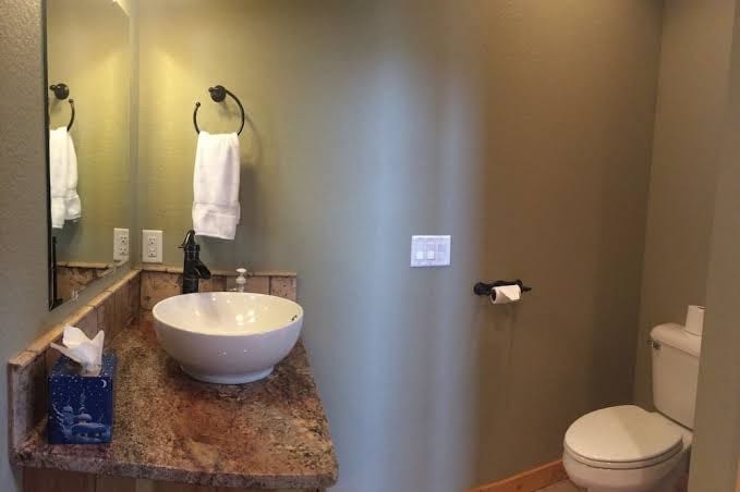 Luxury Golf Course Getaway – Minutes from Downtown Wildlife Galore!