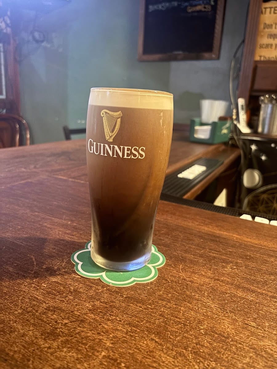 Castlebay Irish Pub