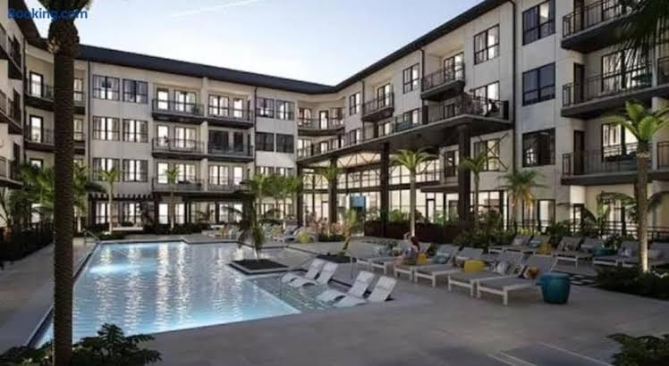 Amazing Studio King Suite Pool and Gym Central