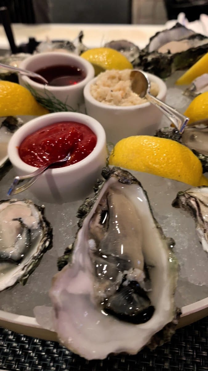 Pearls Oyster & Crudo Bar by Fabio Viviani, photo 2