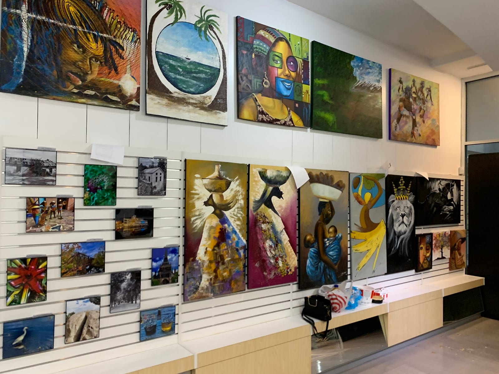 AM ART GALLERY