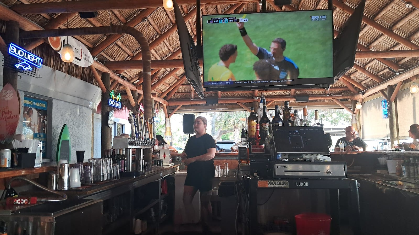 Hot Sands Oasis Tiki Bar and Grill, photo 4