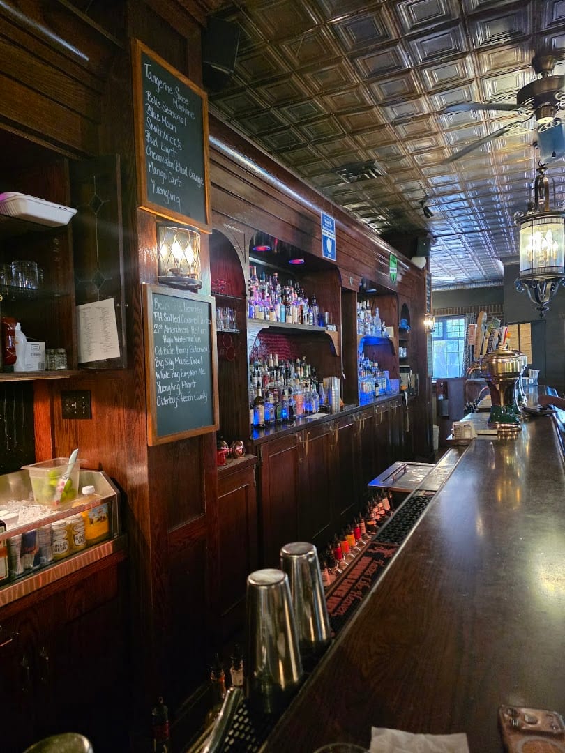 Griffin Grill & Pub, photo 3