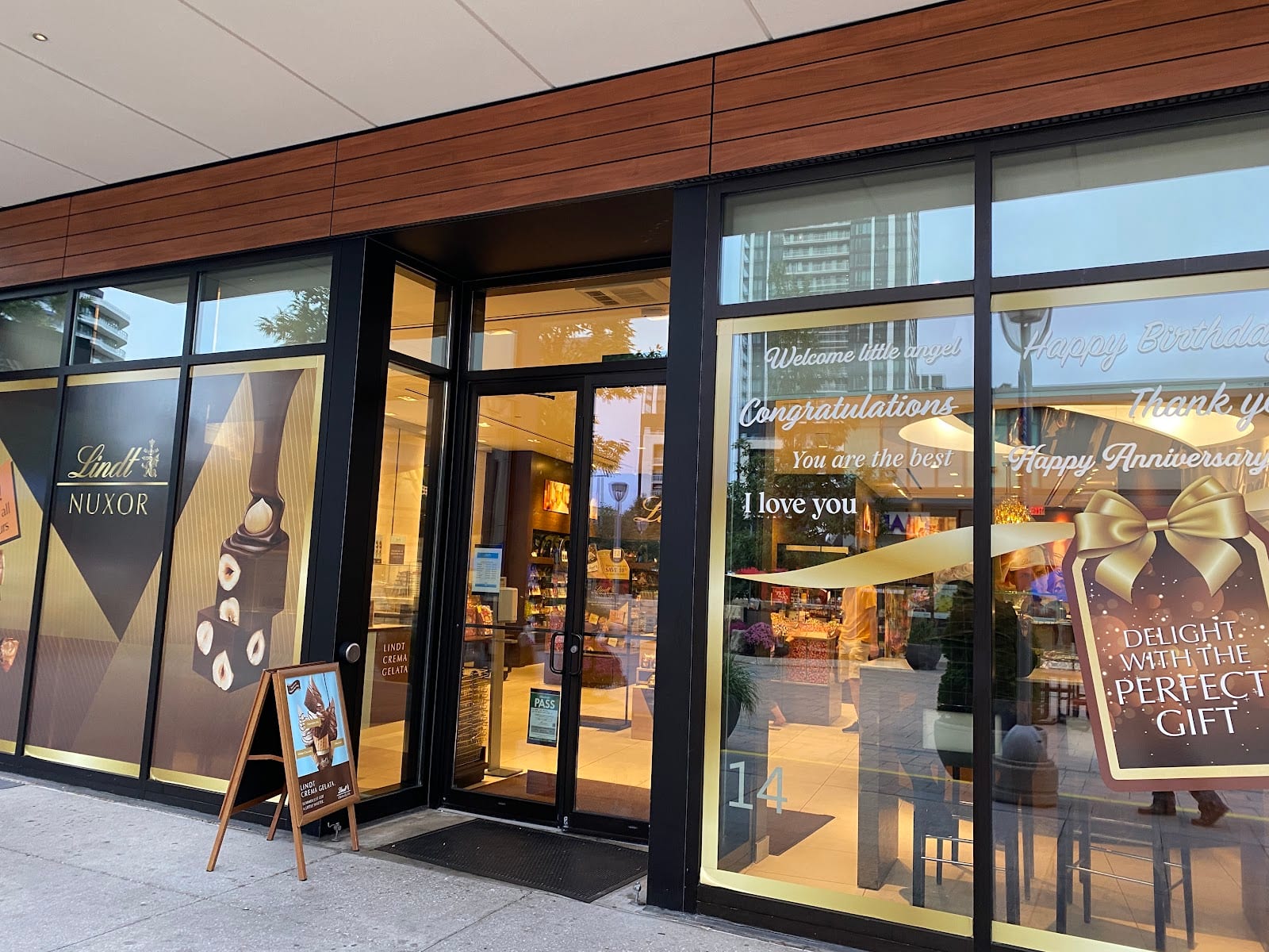 Lindt Chocolate Shop - Don Mills, photo 2