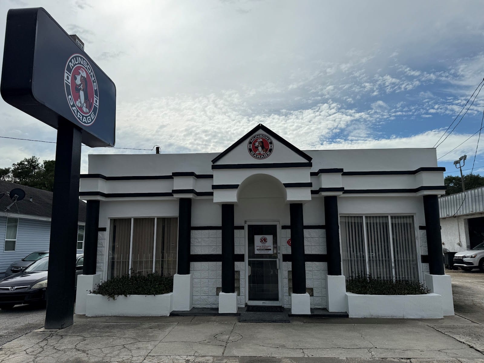 Munson's Garage