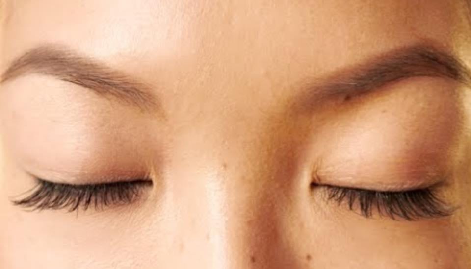 MINA EYEBROW THREADING