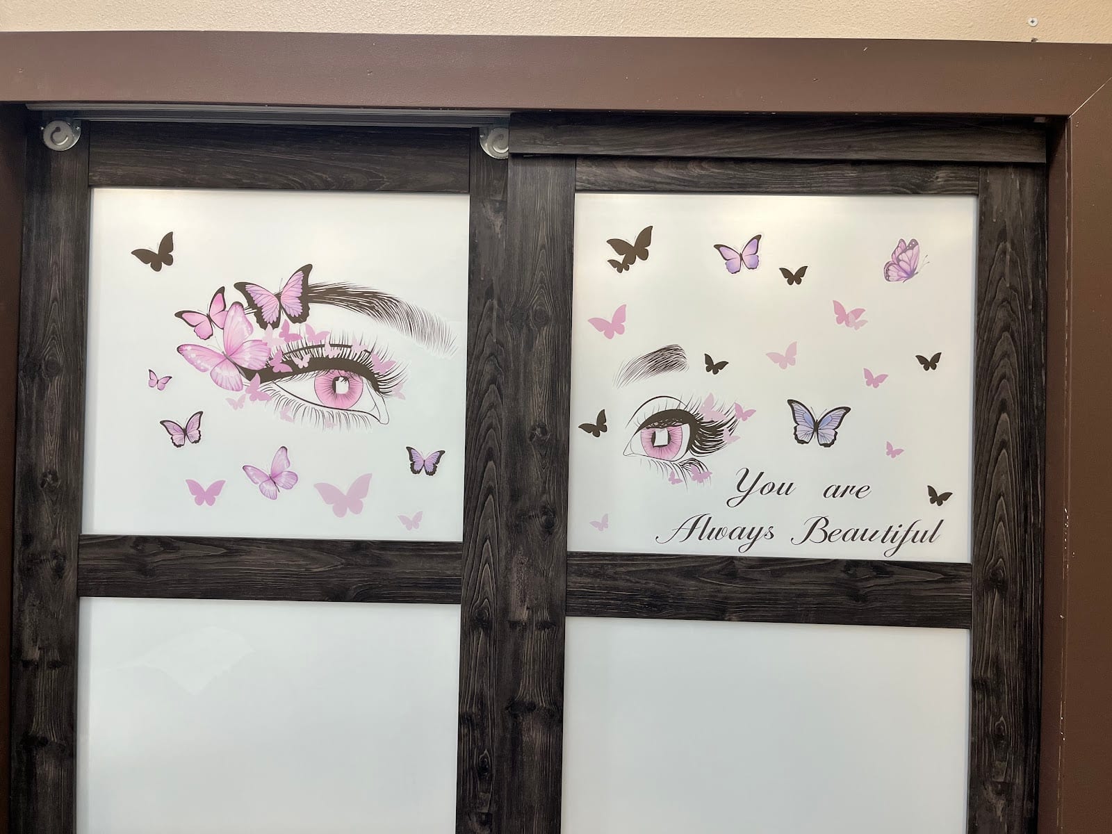 Viva Las Lashes, photo 3