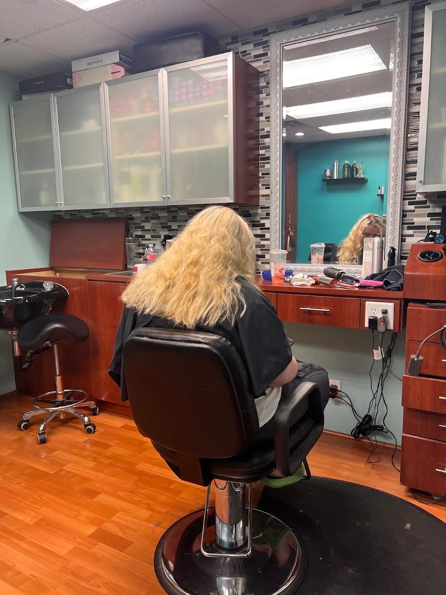 V. Delights Hair Studio, photo 4