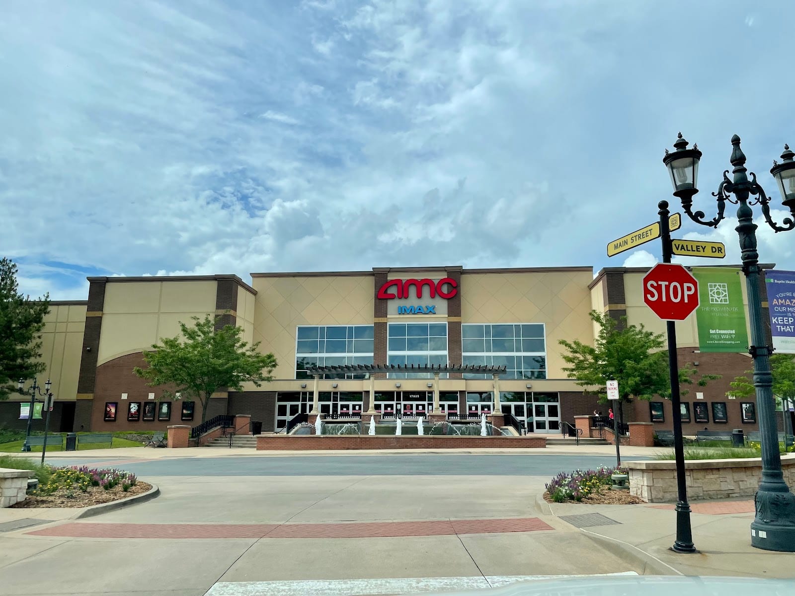 AMC Chenal 9, photo 2