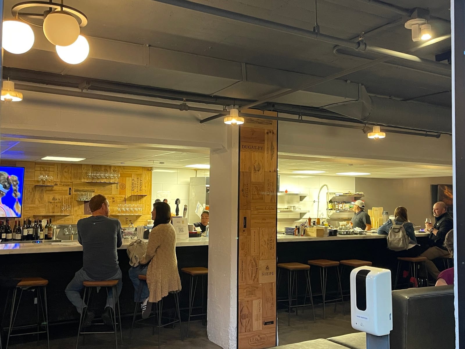 Indie Wine and Beer Bar, photo 2