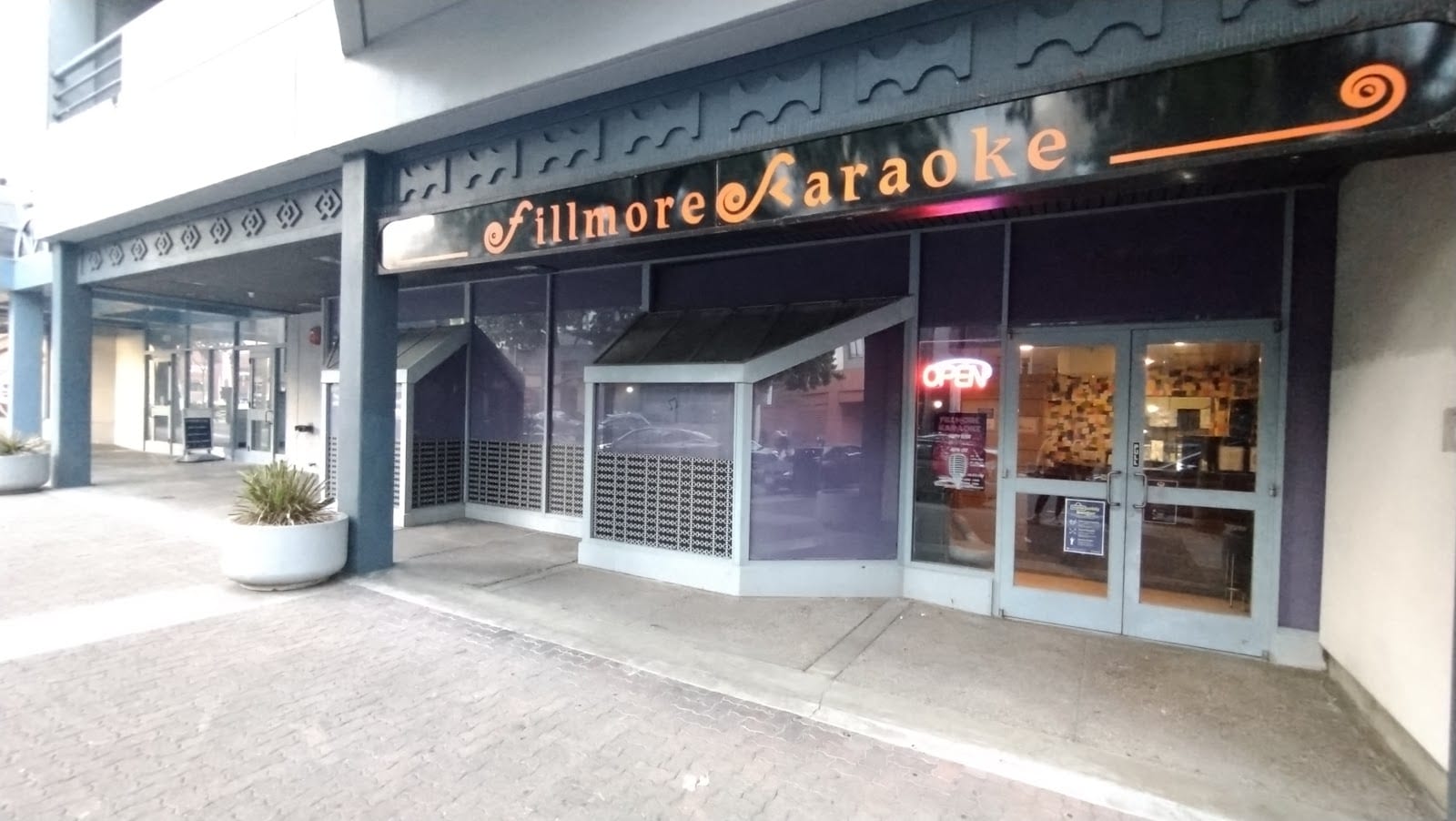 Fillmore Karaoke, photo 2