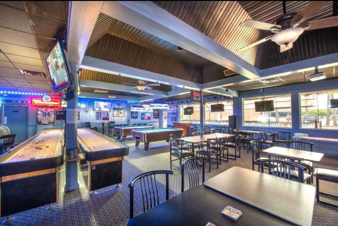 Canucks Bar and Grill, photo 4