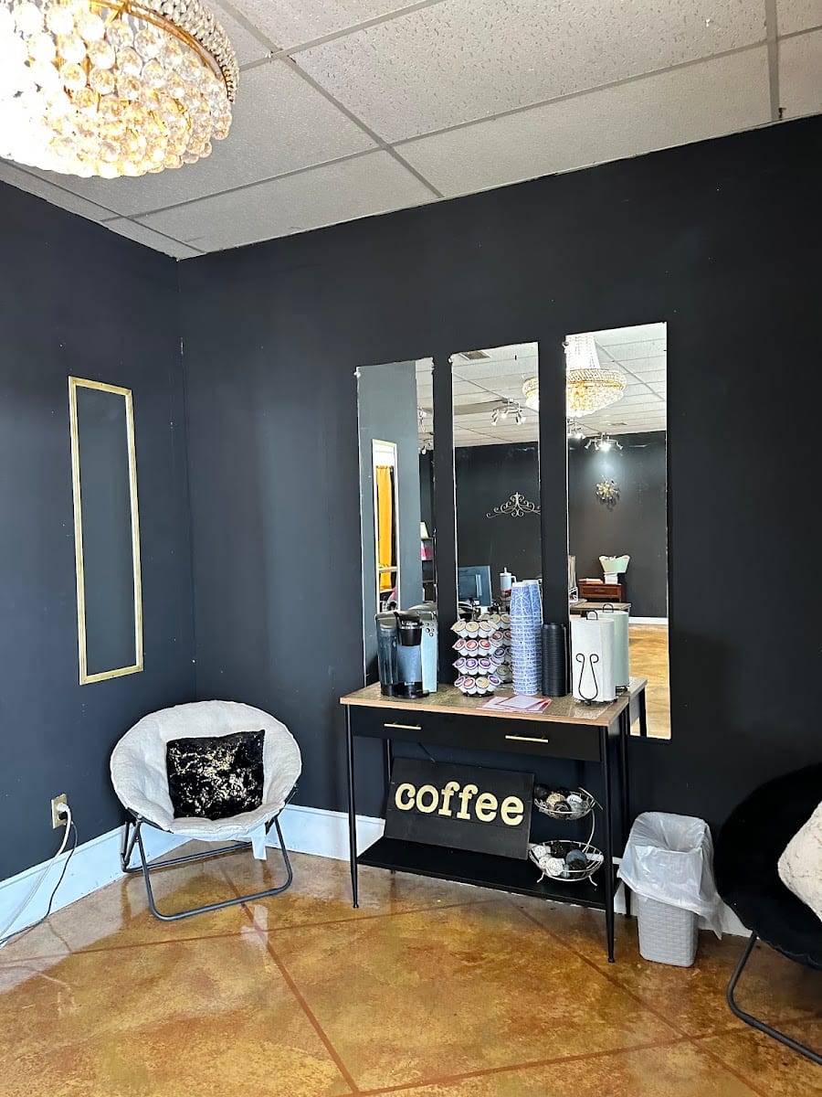 751 Girls Salon, photo 2