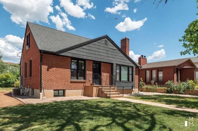 10 min Walk to Shakespeare Fest! Cozy Home Near Nat’l Parks, w /Free EV Charger