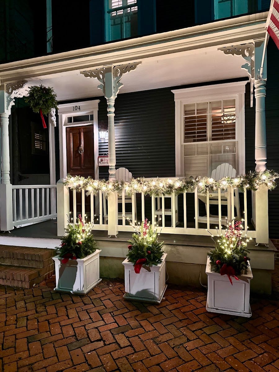 Carol Gust - Annapolis Fine Homes Long & Foster, Forbes Global Properties