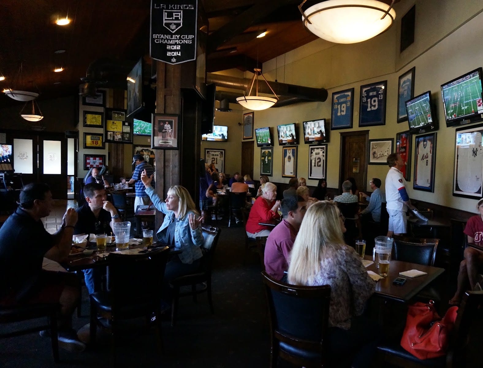 19 Sports Bar & Grill, photo 2