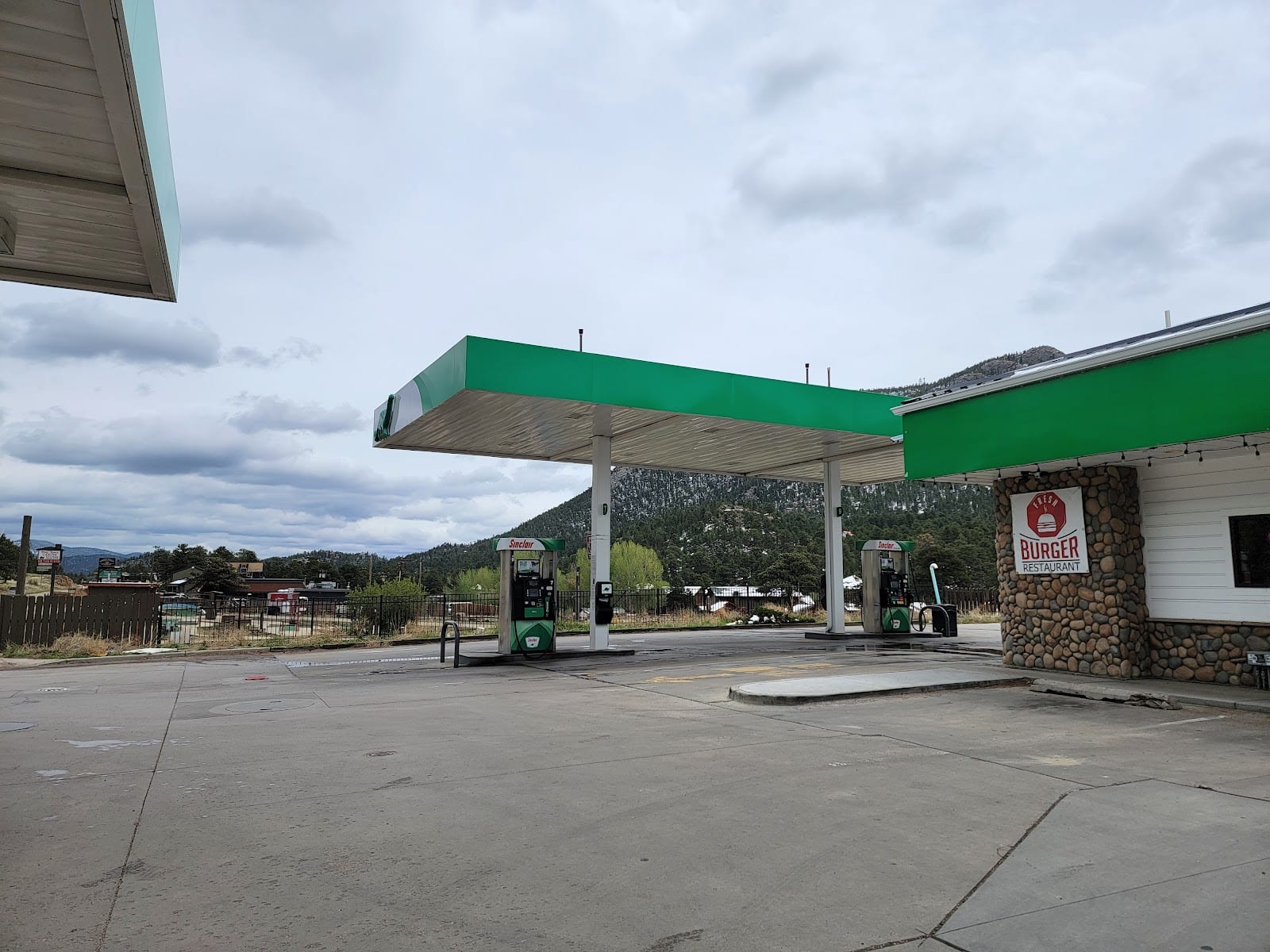 Sinclair Gas Station