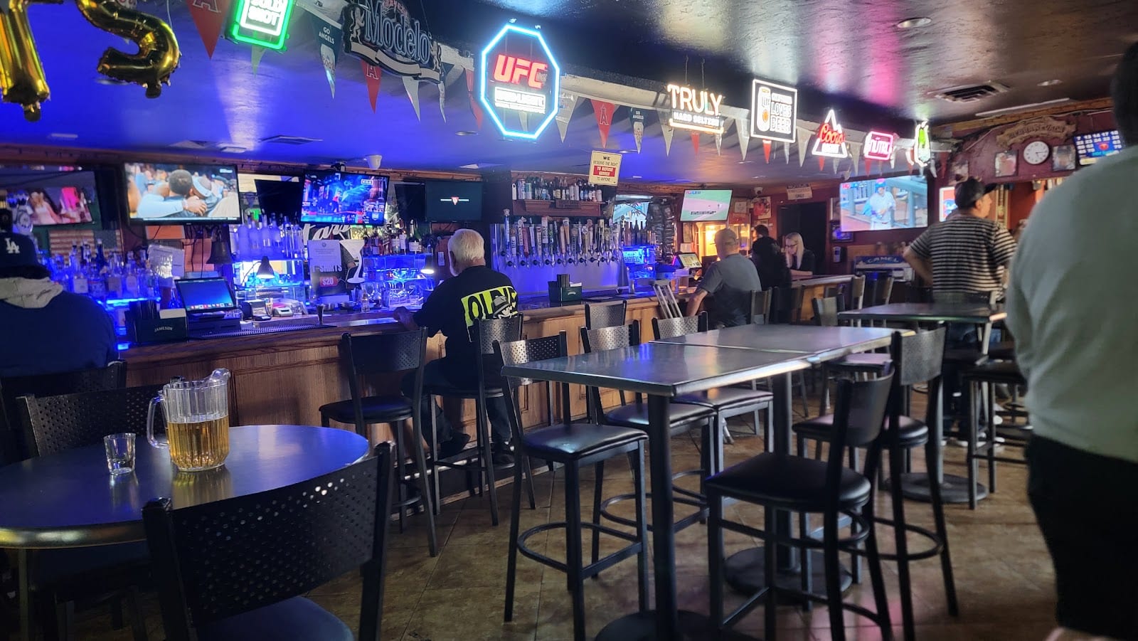 Harvey's Sports Bar, photo 3