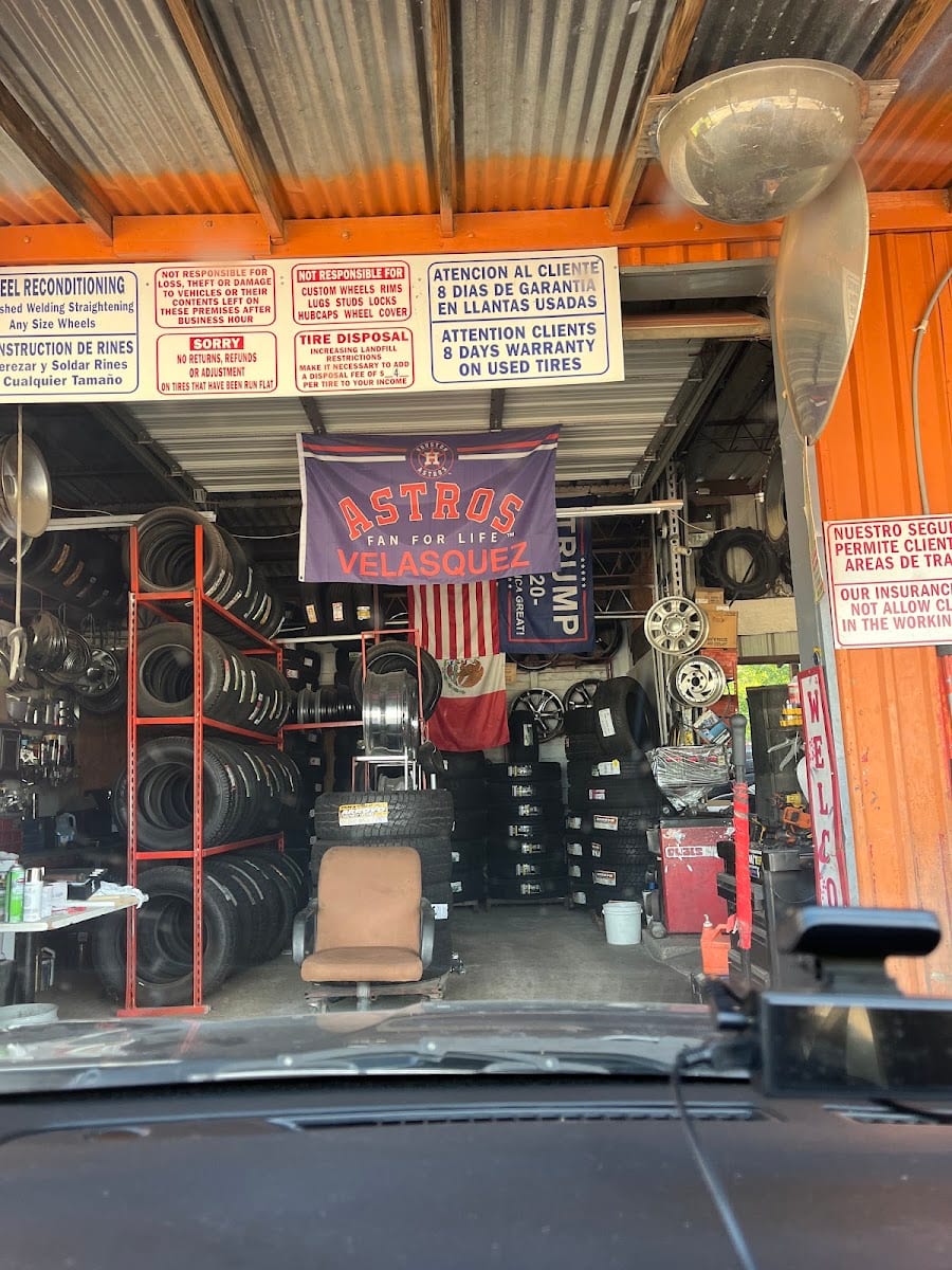 Velasquez tire shop, photo 2