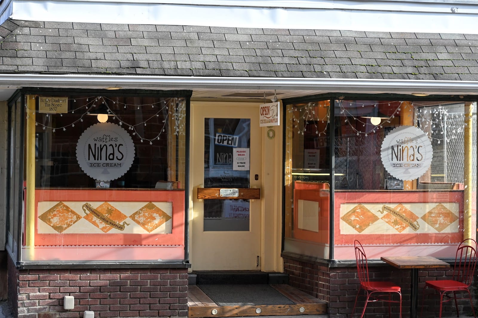 Nina’s Waffles and Sweets