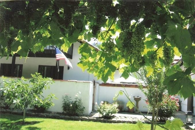 Scarlett's Country Inn