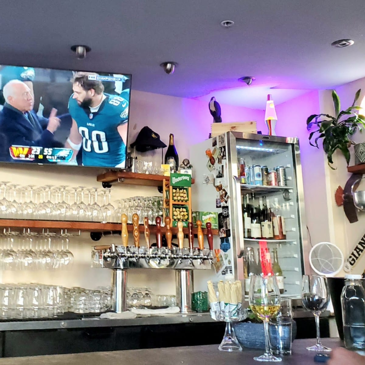 The Red Tail Beer & Wine Bar, photo 3