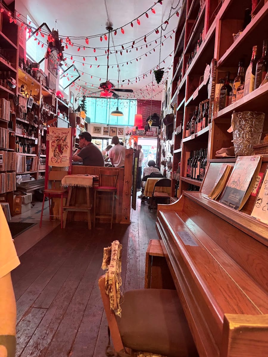 Horsies Market & Saloon