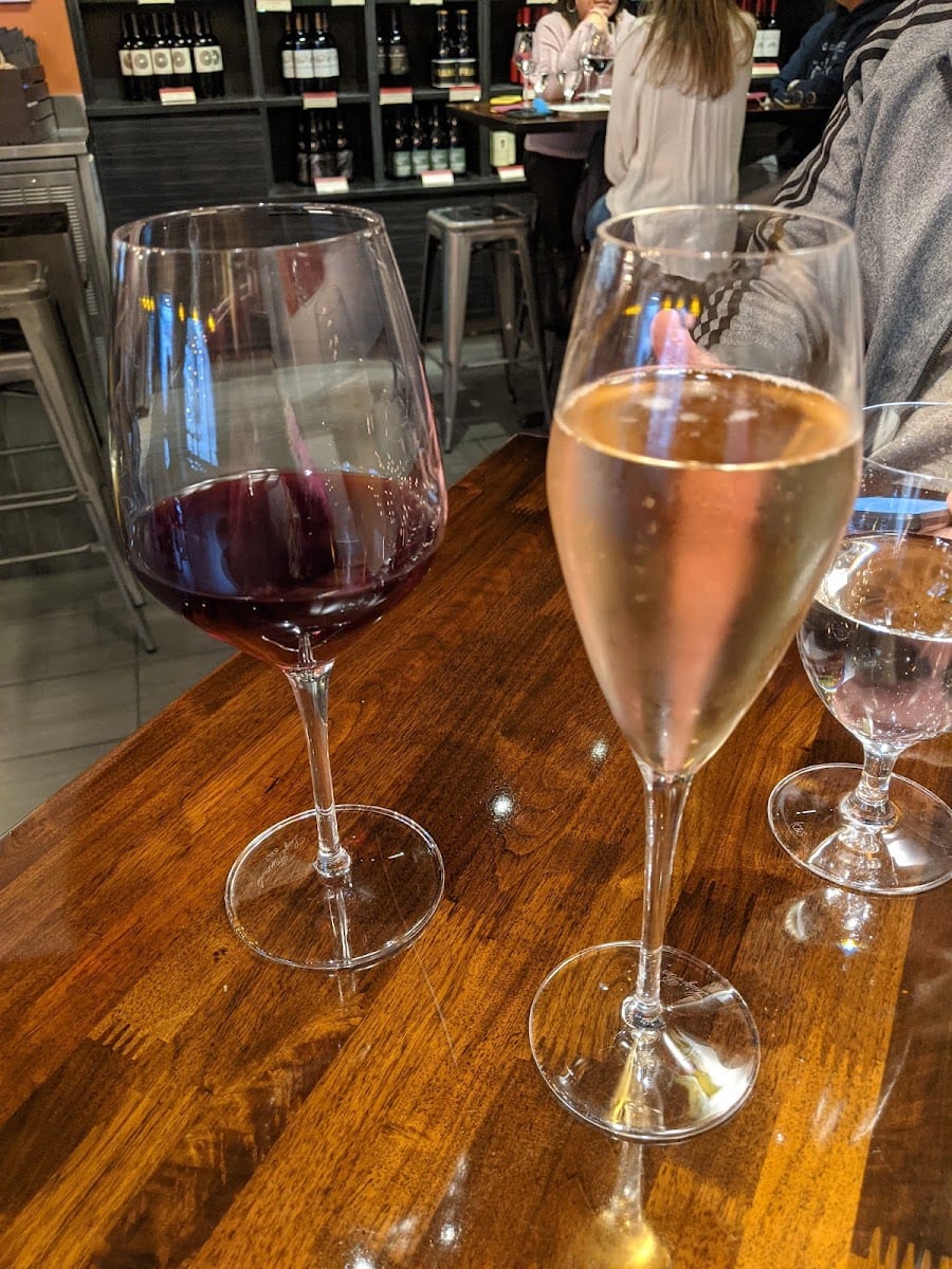 Vin Debut Wine Bar & Kitchen