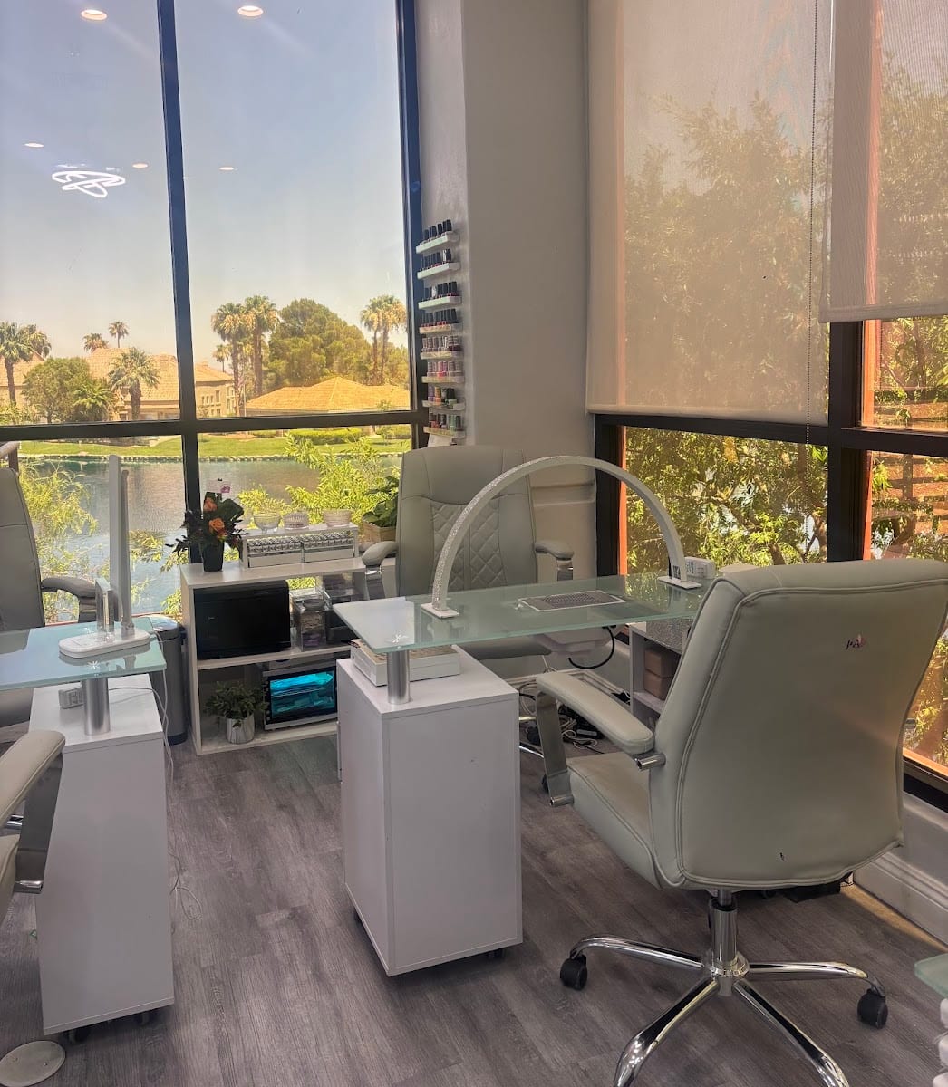 The Salon at Lakeside