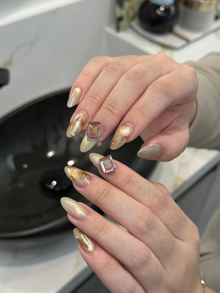 Ryeong Nail & Beauty Salon