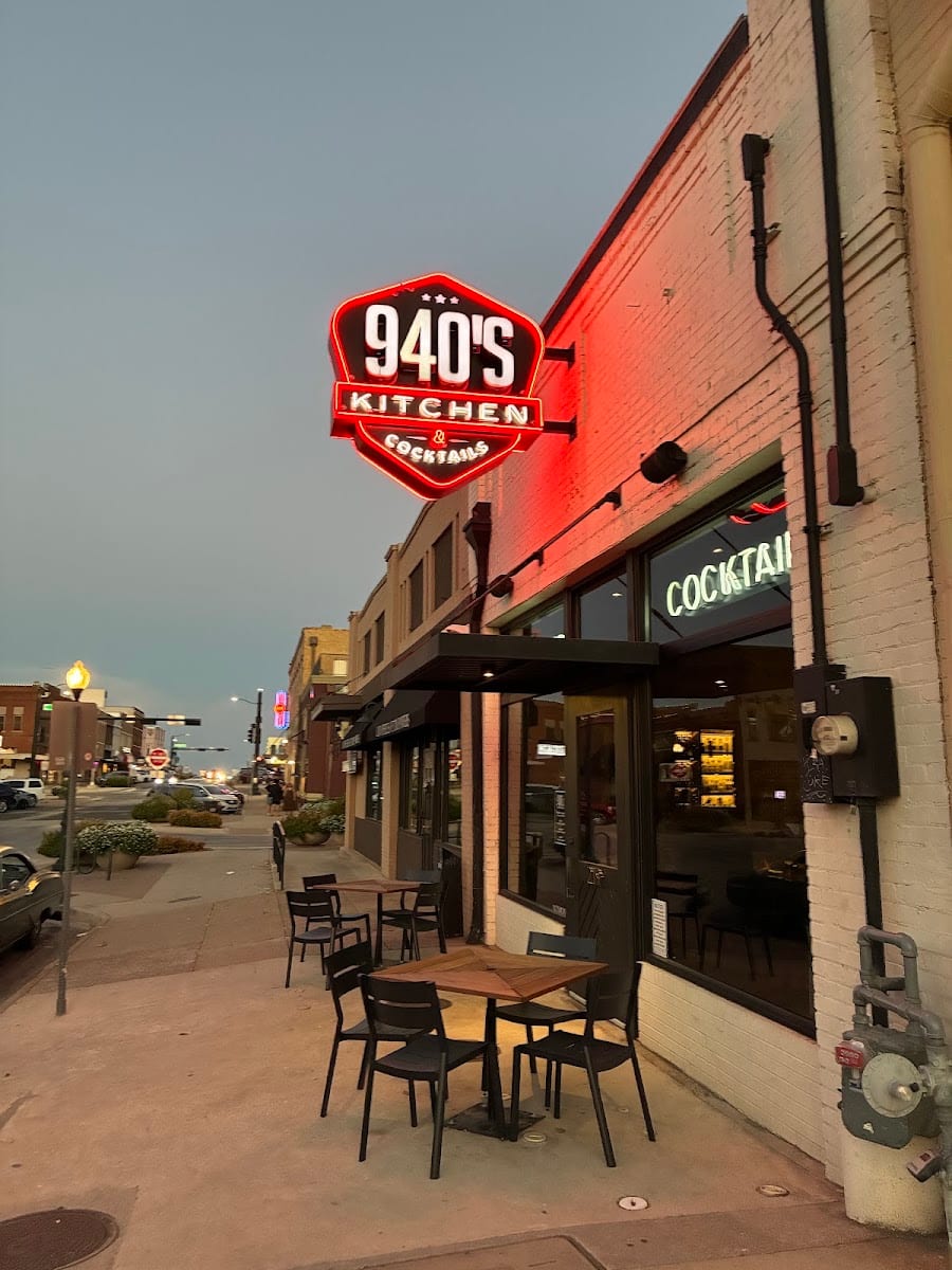 940s Kitchen and Cocktails