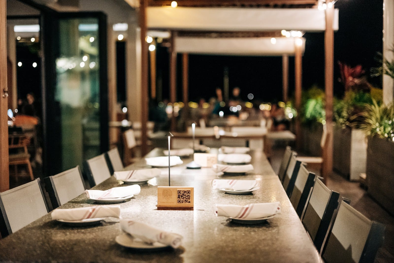 DECK. at Queen Kapiʻolani Hotel