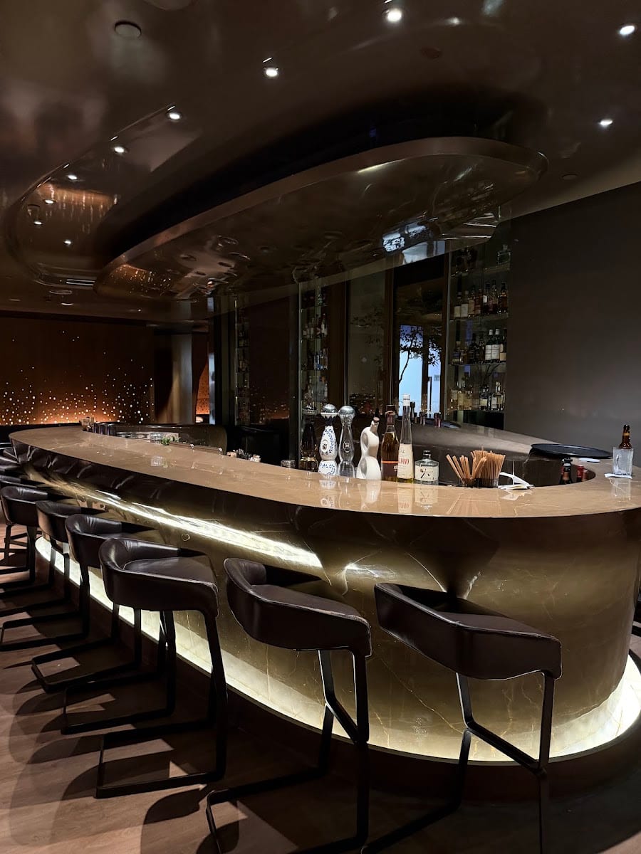 Bar 8